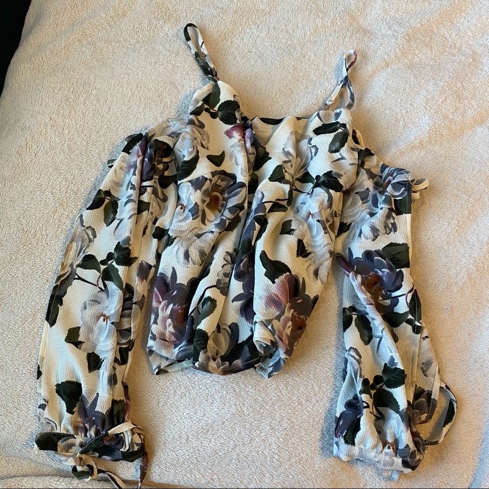 3 Floral Blouse Bundle Size SSM - Picture 5 of 11